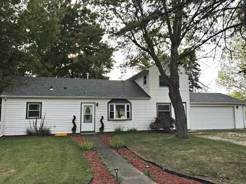 220 Chief Cir, Porter, IN 46304 photo 1