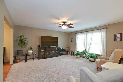 552 N Holly Ln, Griffith, IN 46319 photo 2