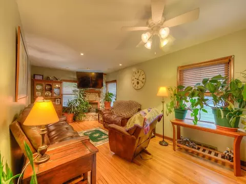 18343 School St, Lansing, IL 60438 photo 5