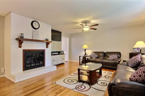908 Walnut Ln, Crown Point, IN 46307 photo 5