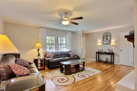 908 Walnut Ln, Crown Point, IN 46307 photo 3