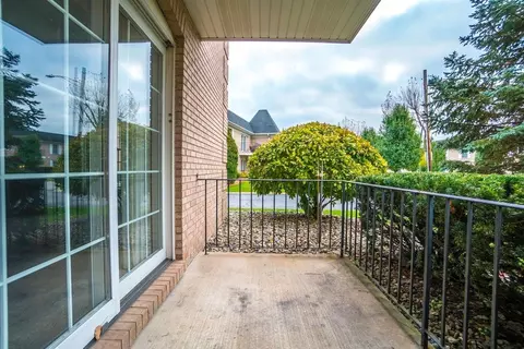 2649 Georgetowne Dr #D1, Highland, IN 46322 photo 4