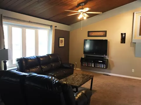 1022 E Ash Pl, Griffith, IN 46319 photo 3