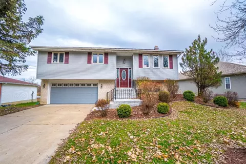 8611 Christopher Dr, Saint John, IN 46373 photo 3