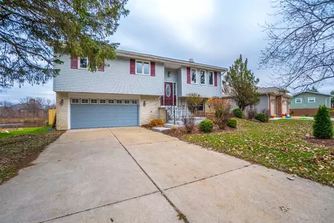 8611 Christopher Dr, Saint John, IN 46373 photo 1