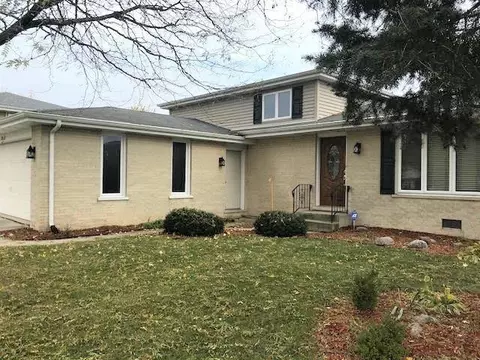 9813 Arthur Pl, Crown Point, IN 46307 photo 2