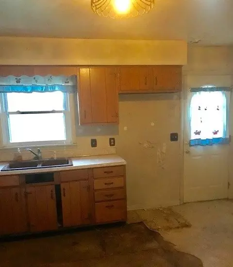 628 3rd Ave, De Motte, IN 46310 photo 2