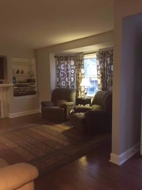 242 Beverly Pl, Munster, IN 46321 photo 8