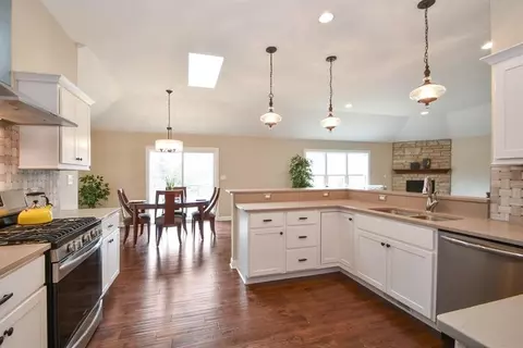 1007 Oak Grove Ct, Crown Point, IN 46307 photo 9