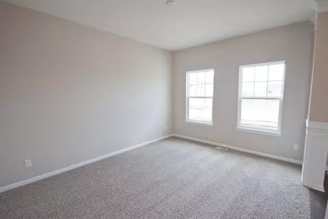 2400 Wicklow Dr, Valparaiso, IN 46385 photo 2