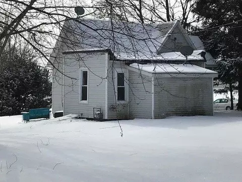 107 W 3rd St, Fowler, IN 47944 photo 2