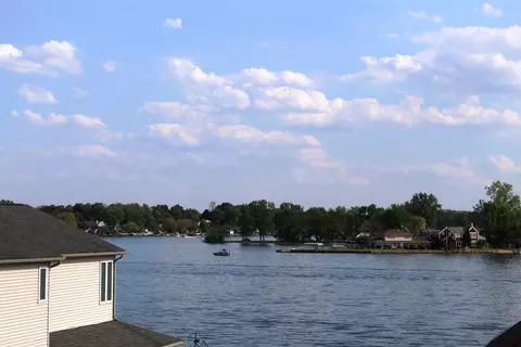 204 Outlook Cove Dr, La Porte, IN 46350 photo 3