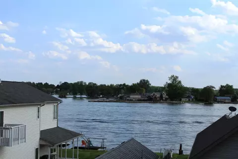204 Outlook Cove Dr, La Porte, IN 46350 photo 10