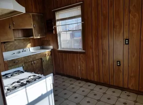 531 Marshall St, Gary, IN 46404 photo 6
