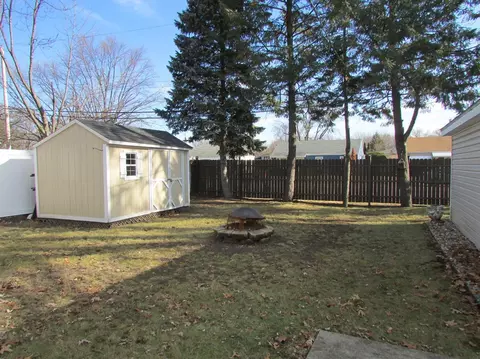 337 S Park Dr, Griffith, IN 46319 photo 3