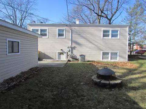 337 S Park Dr, Griffith, IN 46319 photo 4