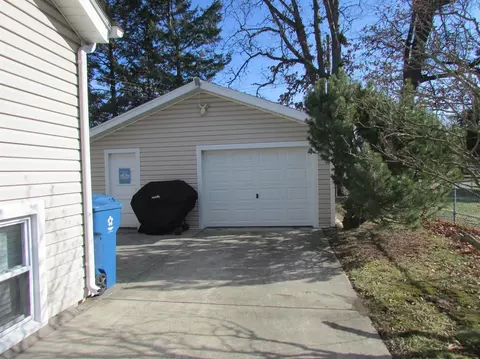 337 S Park Dr, Griffith, IN 46319 photo 2