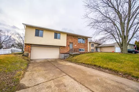3129 Devonshire Cir, Crown Point, IN 46307 photo 2