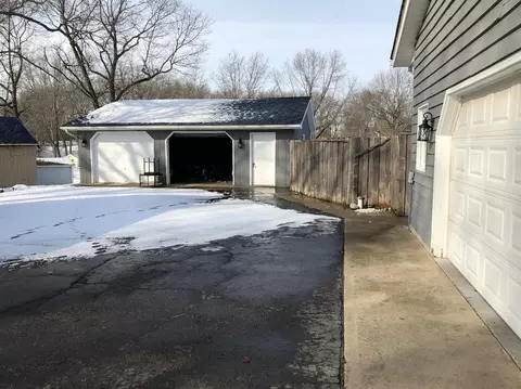 7410 S Rustic Dr, De Motte, IN 46310 photo 3