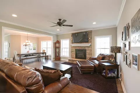 143 Ridgeview Dr, Valparaiso, IN 46385 photo 2