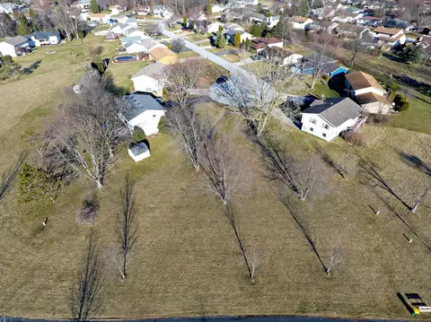 3121 Devonshire Cir, Crown Point, IN 46307 photo 4