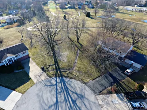3121 Devonshire Cir, Crown Point, IN 46307 photo 2