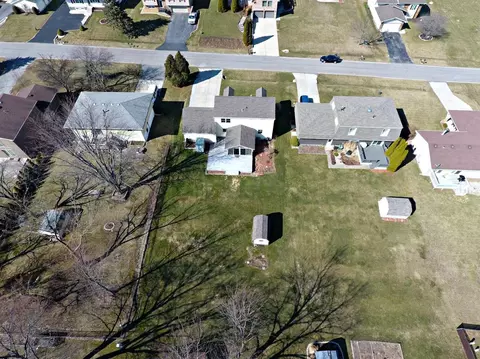 3901 Brookside Dr, Crown Point, IN 46307 photo 2