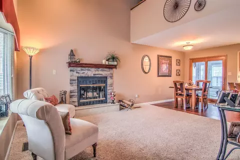 1837 Springvale Dr, Crown Point, IN 46307 photo 2