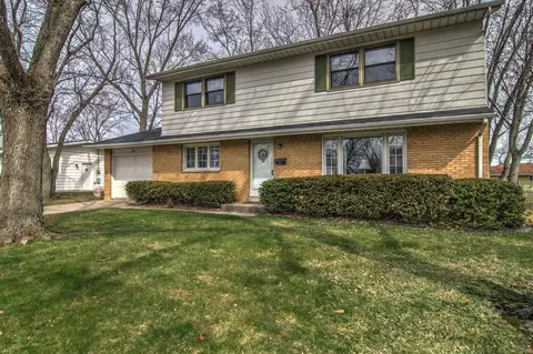 256 Elizabeth Dr, Crown Point, IN 46307 photo 1