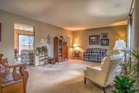 256 Elizabeth Dr, Crown Point, IN 46307 photo 4