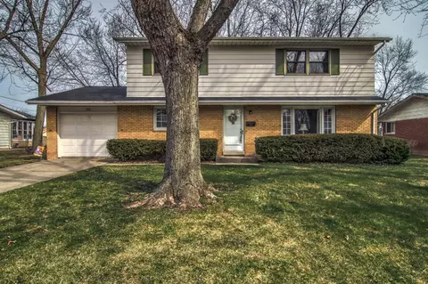 256 Elizabeth Dr, Crown Point, IN 46307 photo 2