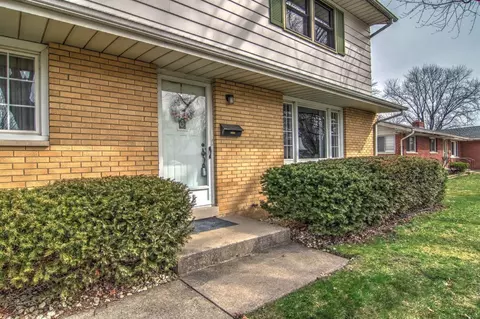 256 Elizabeth Dr, Crown Point, IN 46307 photo 3