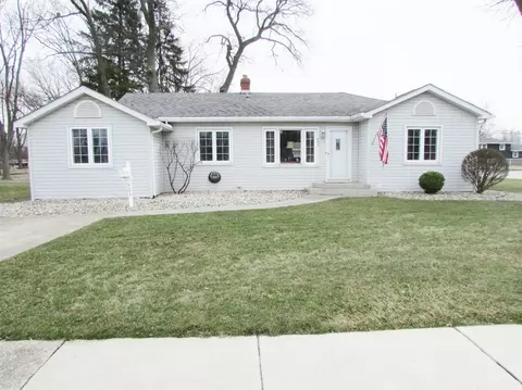 403 N Wiggs St, Griffith, IN 46319 photo 1