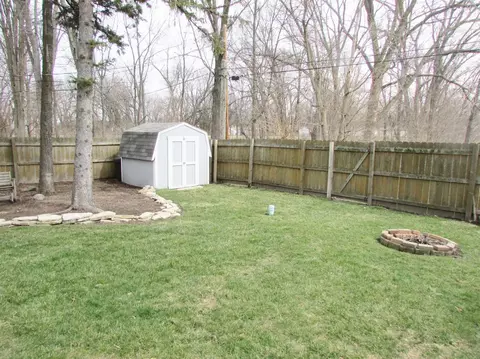 403 N Wiggs St, Griffith, IN 46319 photo 10