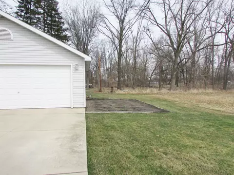 403 N Wiggs St, Griffith, IN 46319 photo 4