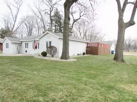403 N Wiggs St, Griffith, IN 46319 photo 2