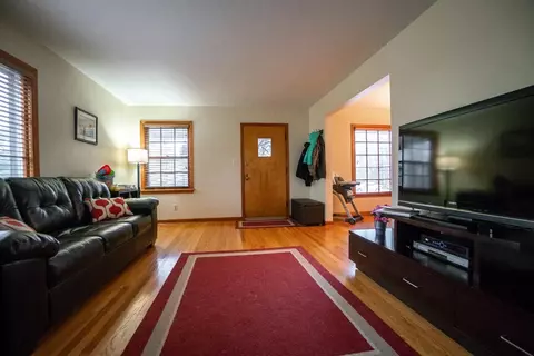 320 Beverly Pl, Munster, IN 46321 photo 3
