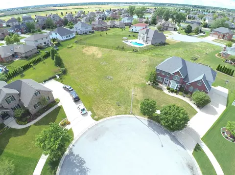 221 Cornwall Cir, Munster, IN 46321 photo 1