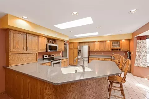 659 N Oriole Ct, Griffith, IN 46319 photo 2