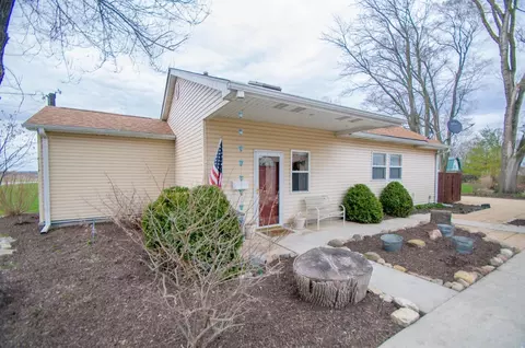 23619 Ivy St, Schneider, IN 46376 photo 2