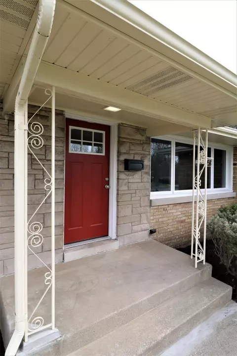 6758 Birch Pl, Gary, IN 46403 photo 2