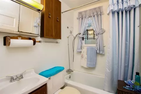 1346 Roosevelt Pl, Gary, IN 46404 photo 9