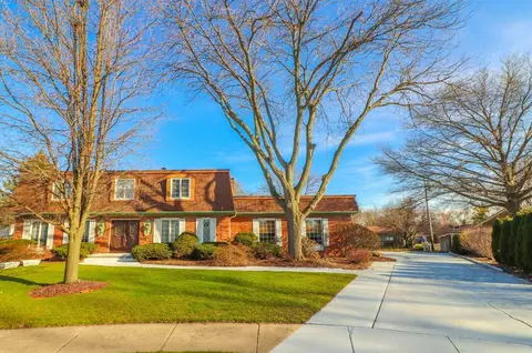 9149 Walnut Dr, Munster, IN 46321 photo 1