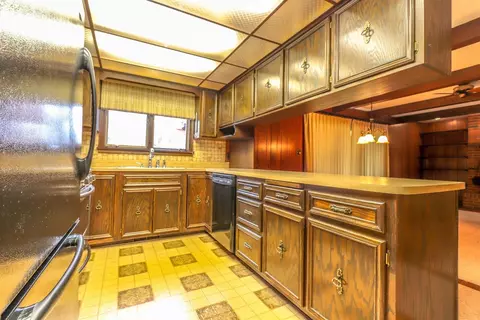 9149 Walnut Dr, Munster, IN 46321 photo 8