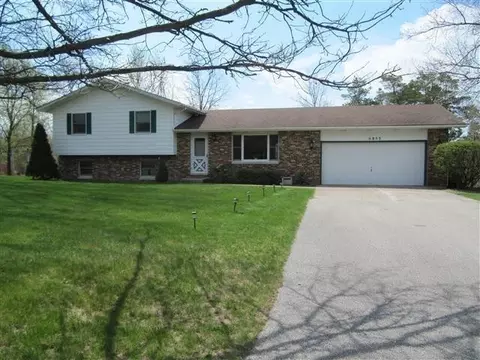6853 Tranquility Dr, De Motte, IN 46310 photo 1