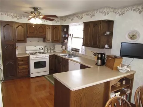 6853 Tranquility Dr, De Motte, IN 46310 photo 4