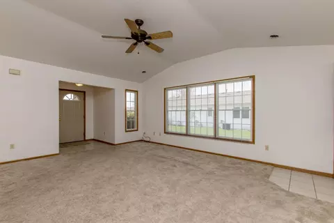 586 Hidden Oak Dr, Hobart, IN 46342 photo 9
