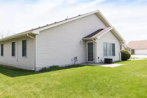 586 Hidden Oak Dr, Hobart, IN 46342 photo 5