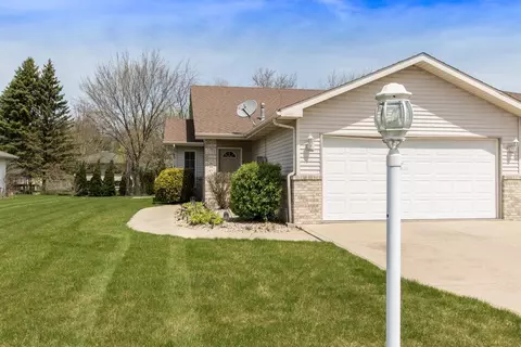 586 Hidden Oak Dr, Hobart, IN 46342 photo 3