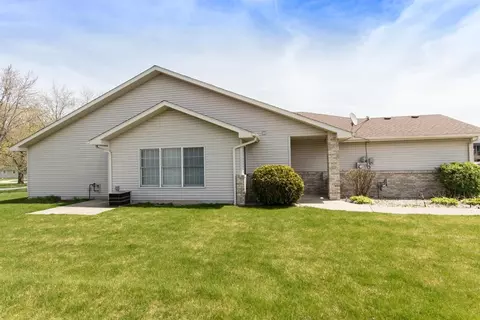 586 Hidden Oak Dr, Hobart, IN 46342 photo 4